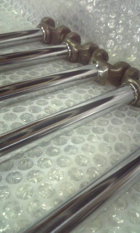 船のチルトシリンダーシャフトの再メッキ施工をさせて頂きました。再メッキ後の寸法は現寸戻しとしています。