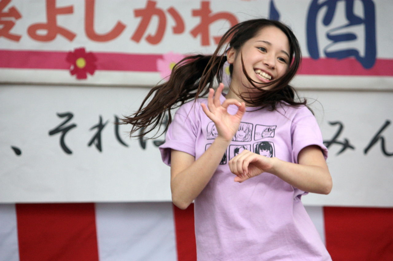 上越市吉川区 第17回よしかわ酒まつりに高田本町商店街アイドル がんぎっこ 初登場 全5曲熱唱し 会場を盛り上げる 吉川タイムズonline 上越市吉川区 第17回よしかわ酒まつりに高田本町商店街アイドル がんぎっこ 初登場 全5曲熱唱し 会場を盛り上げる 吉川タイムズonline