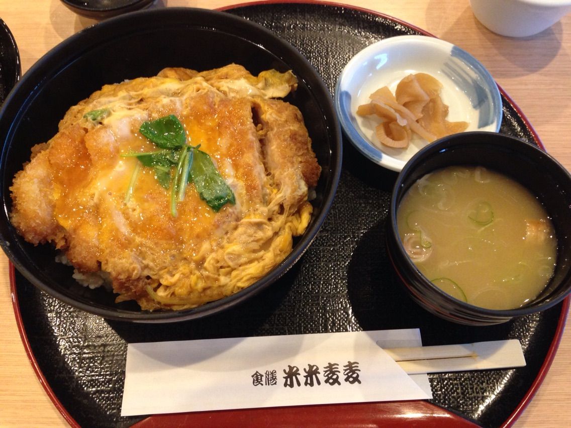 鹿児島空港 ランチ 鹿児島から離れる時に ぜひとも食べたい 黒豚かつ丼 をご紹介します 大好き 鹿児島