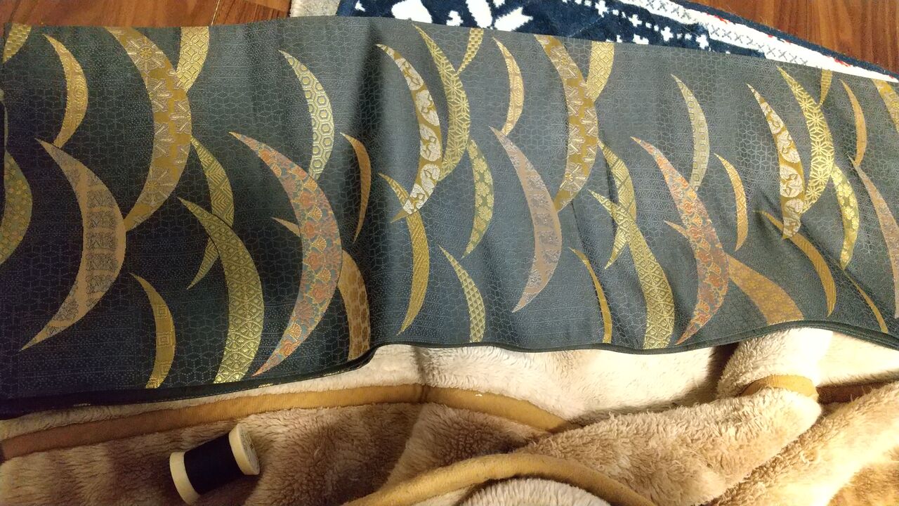 未仕立ての袋帯を綴る : 着物愛好会