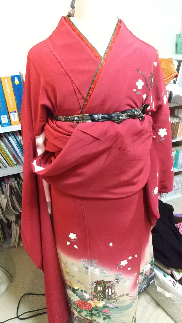 裾線は床を掃くように : 着物愛好会