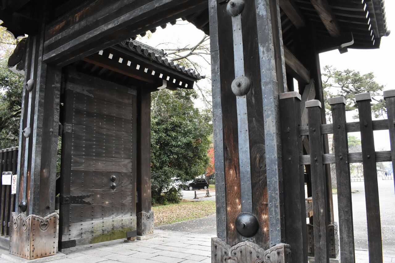蛤御門の変があった時の門の向きは 時には幕末の話を 蛤御門の変があった時の門の向きは 時には幕末の話を