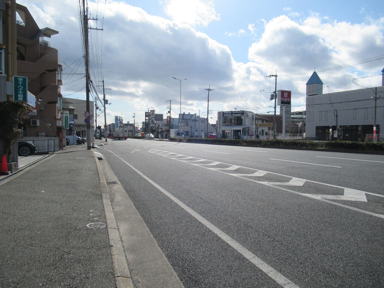 いつの間に二段階右折標識が設置 ところが二輪車待機所無し 由さん のくらしの便り いつの間に二段階右折標識が設置 ところが二輪車待機所無し 由さん のくらしの便り