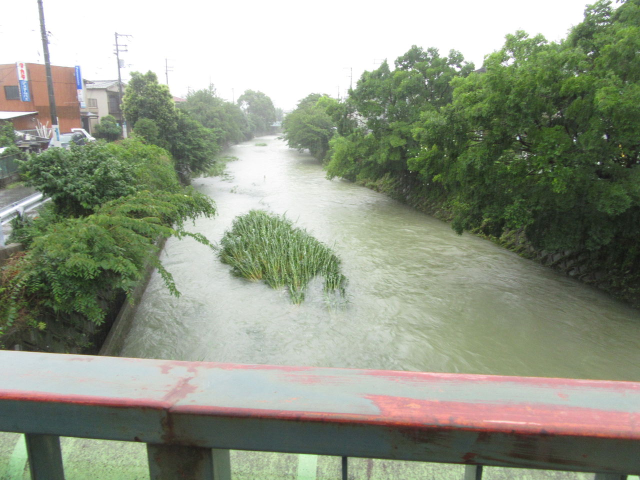 今日も明日も明後日も雨が続くとか 災害対応職員 関係者の皆さんご苦労様です 由さん のくらしの便り