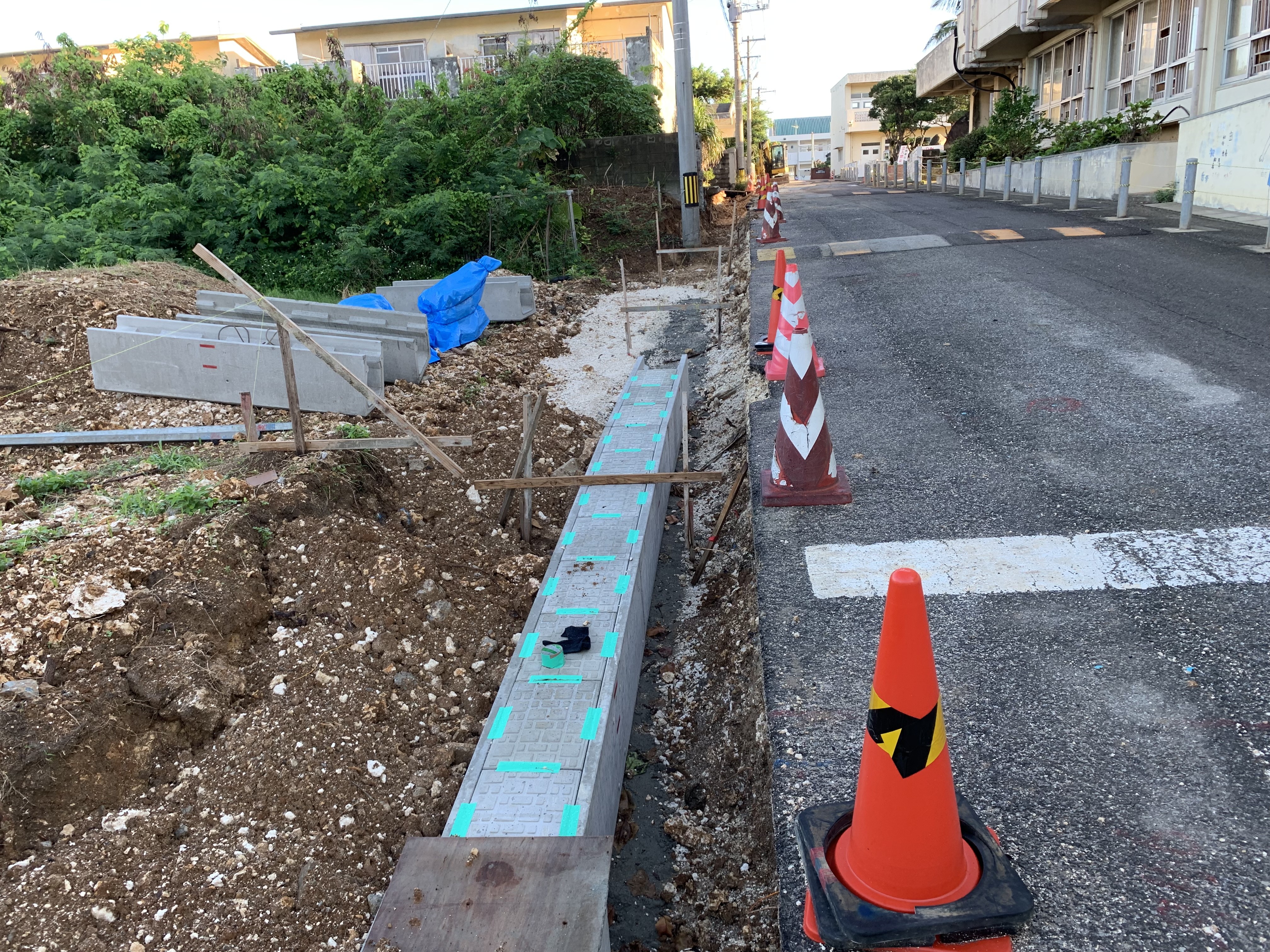 11 7 水 道路拡張工事状況 与那国町立与那国小学校ホームページ