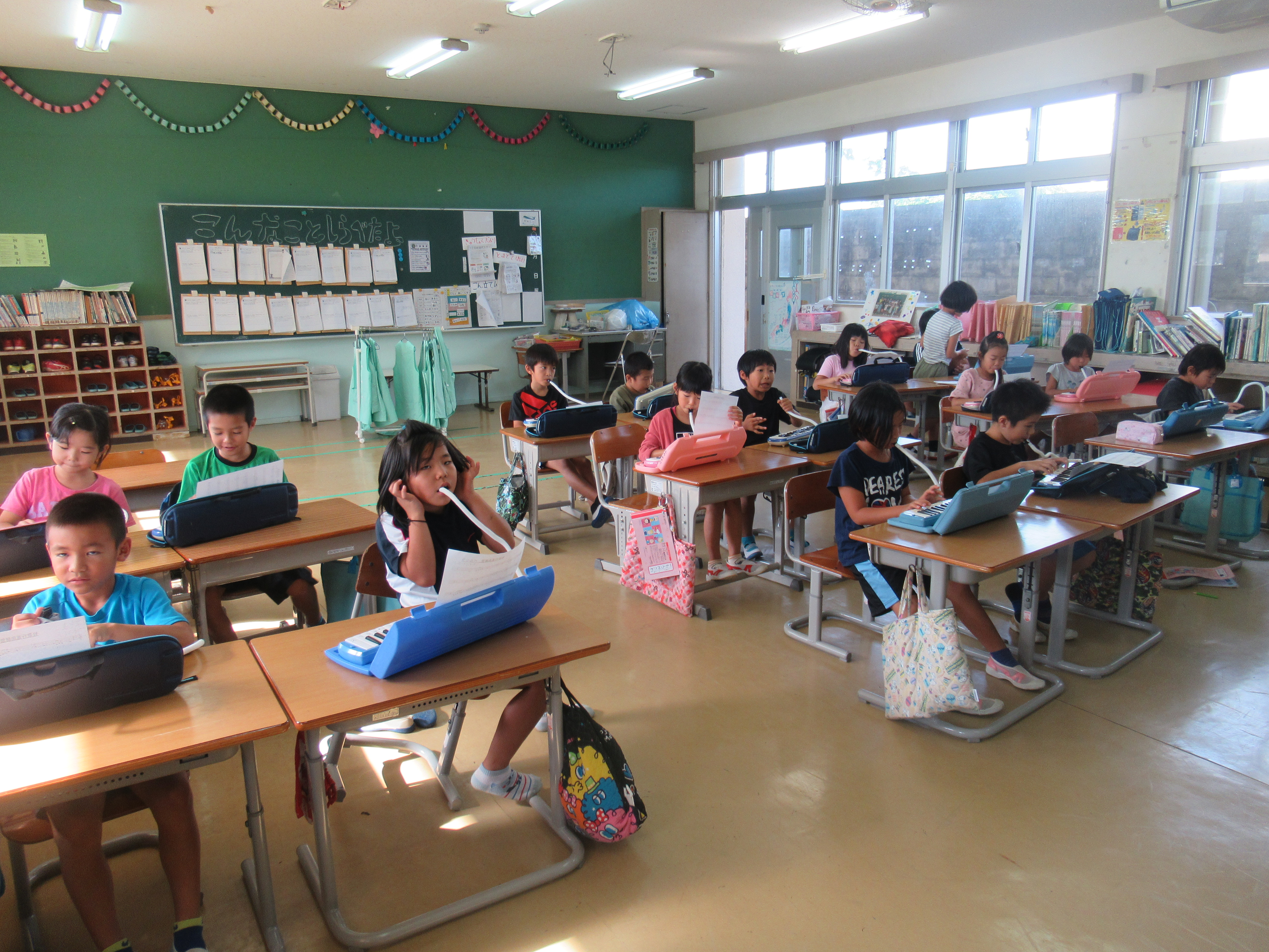 11 29 木 2年5校時 音楽授業 与那国町立与那国小学校ホームページ
