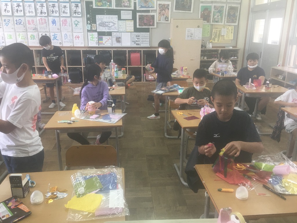 2 10 水 ４年生図工の時間 与那国町立与那国小学校ホームページ