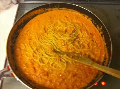 ズワイガニのトマトクリームパスタ