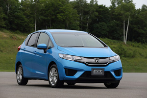 honda-fit-hybrid-2015