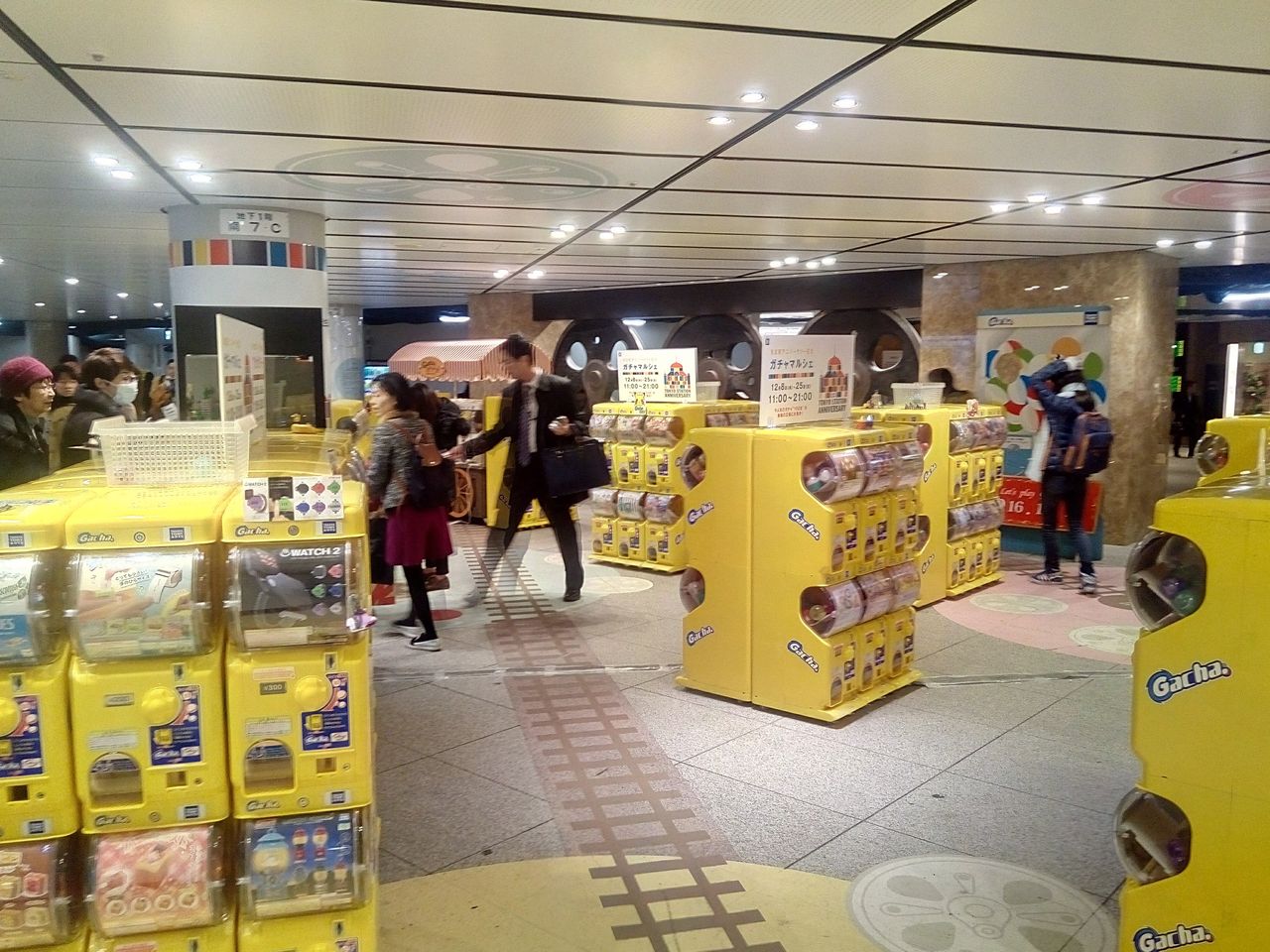 東京駅ガチャマルシェでガチャを回して 素敵なクリスマスを ガシャポン ガチャガチャマニア ガチャポンおまつブログ
