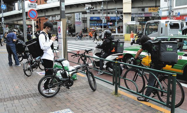 邪魔 町中にたむろっているウーバー配達員が迷惑だと話題に コロナ速報 邪魔 町中にたむろっているウーバー配達員が迷惑だと話題に コロナ速報