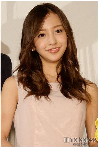 板野友美2
