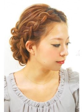 編み込みヘアアレンジ