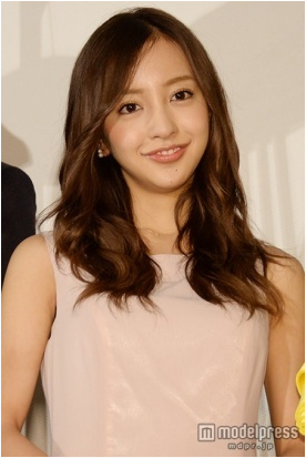 板野友美