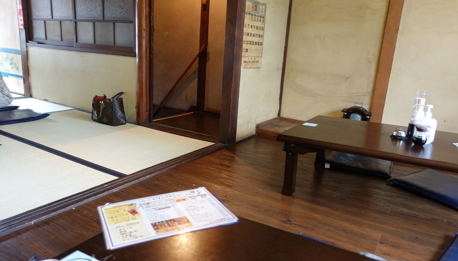 昭和長屋の座敷に座って飲める激安酒場 京橋 お座敷 こねこ やまでらのぶらりグルメ ぶらり日記