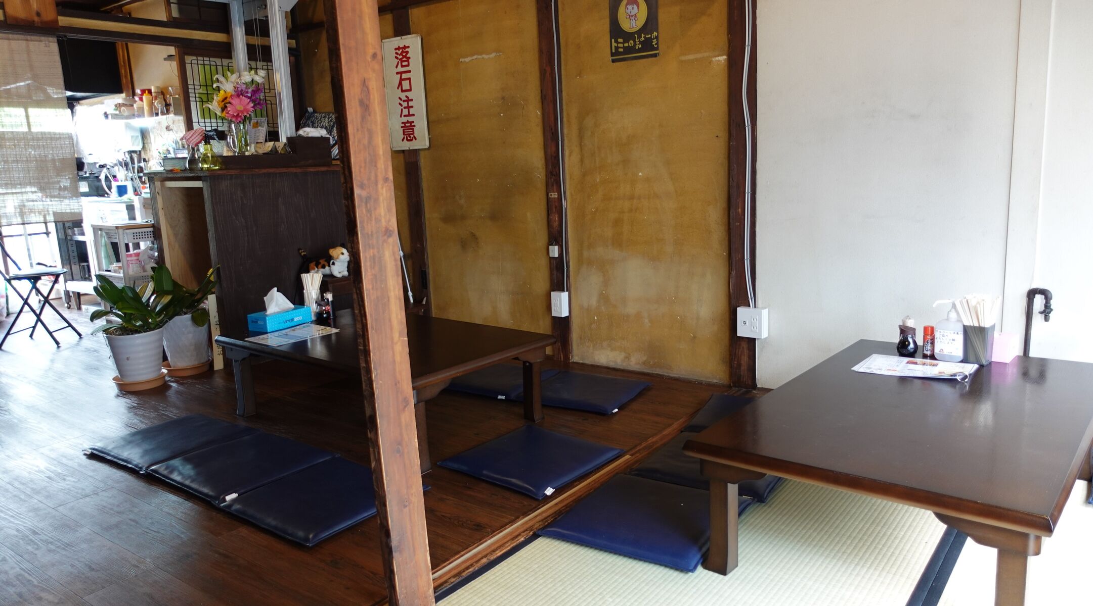 昭和長屋の座敷に座って飲める激安酒場 京橋 お座敷 こねこ やまでらのぶらりグルメ ぶらり日記