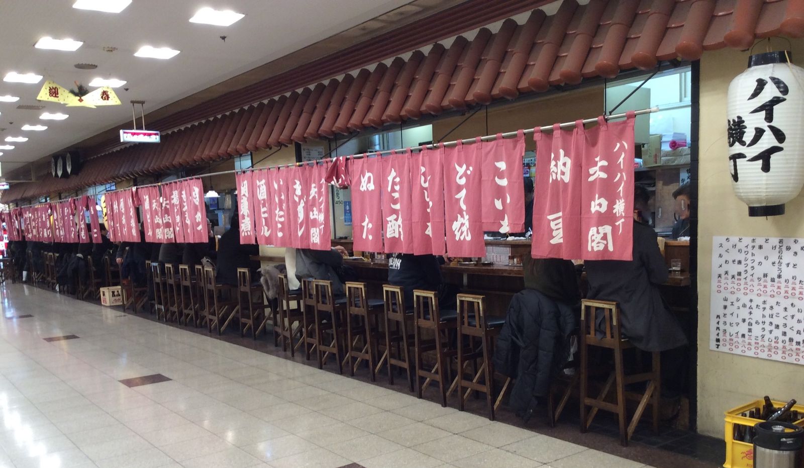 長 いカウンターの居酒屋さん 上本町 天山閣ハイハイ横丁 やまでらのぶらりグルメ ぶらり日記