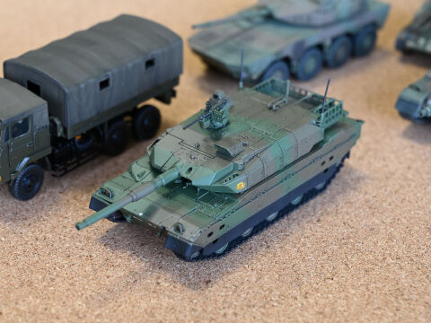 アオシマ・フジミ 1/72 プラモデル まとめ売り アオシマとフジミの1/72 10式戦車を作り比べる その1 - メモって