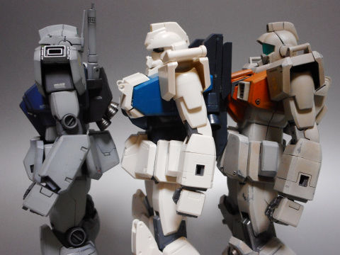 MG Ez-8&陸戦型ジム　未組立 0659358e-s.jpg
