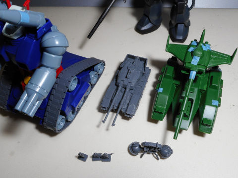 戦闘セット 61式戦車、塗りました‼️ マゼラアタックと並べまーす 大きさ比較は2枚