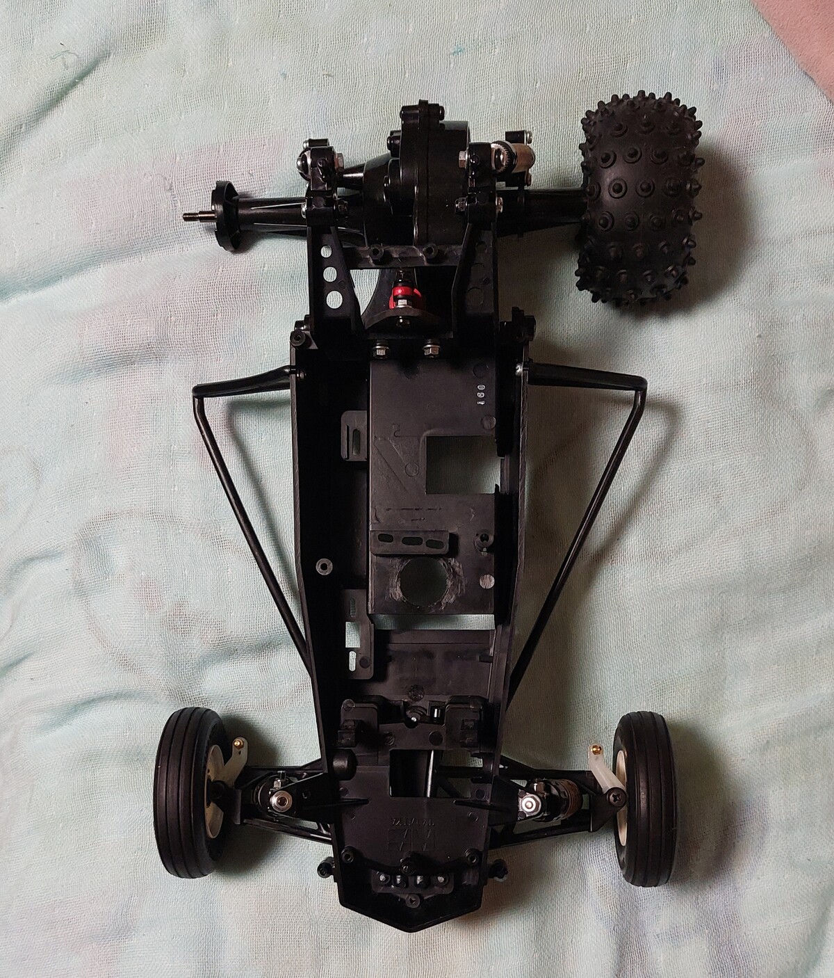ラジコンシャーシ ダブルウィッシュボーン式 2020/12/6の作業：タミヤ グラスホッパーのフロントダブル