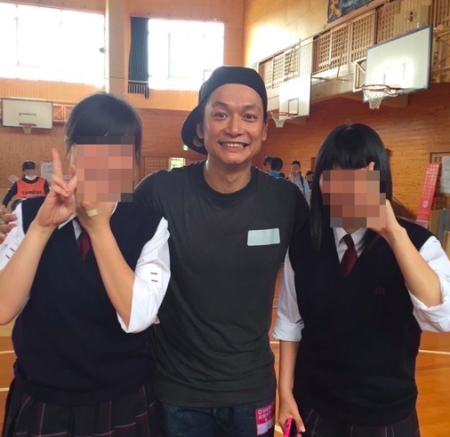画像 中居正広さんが今度は香取慎吾さんを引き連れて熊本御船町で炊き出しをする 日刊実話