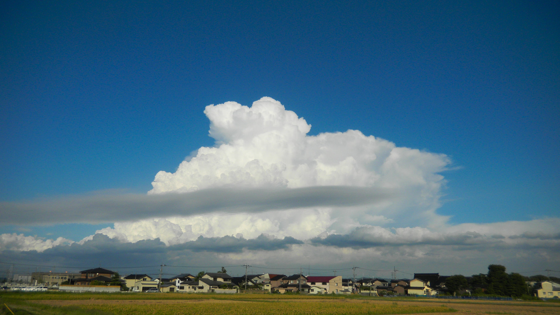 入道雲に黒い影 地球の片隅で