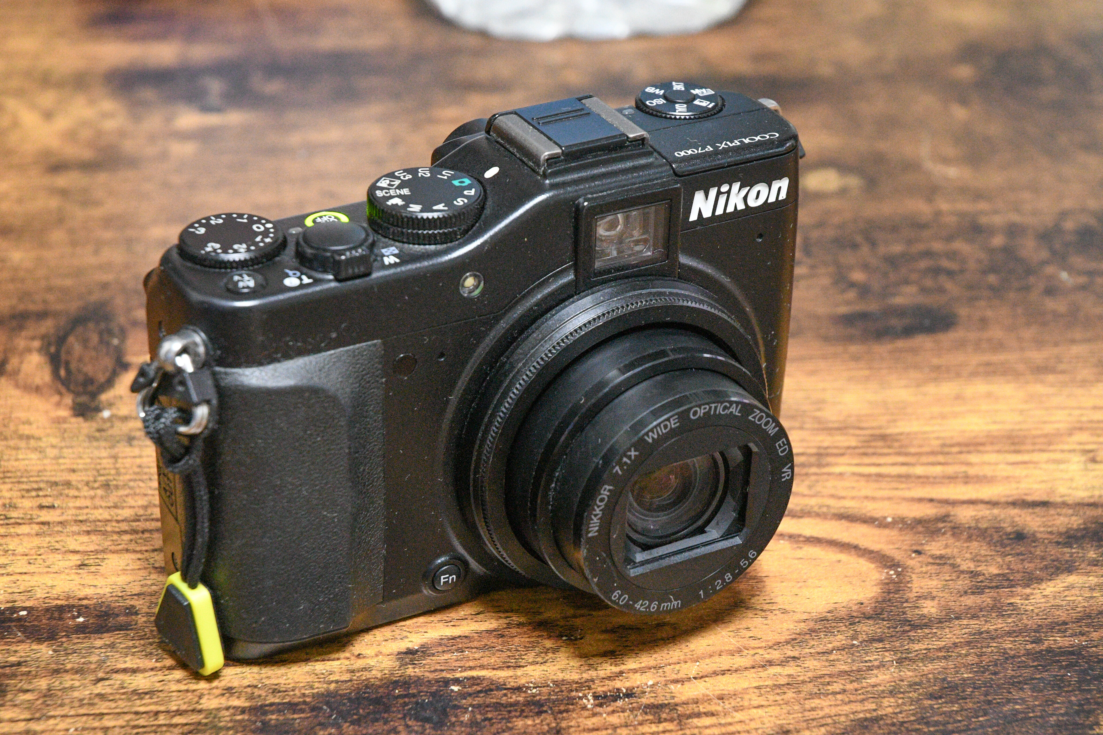 NikonP7000コンデジを修理 壊した！ : 地球の片隅で