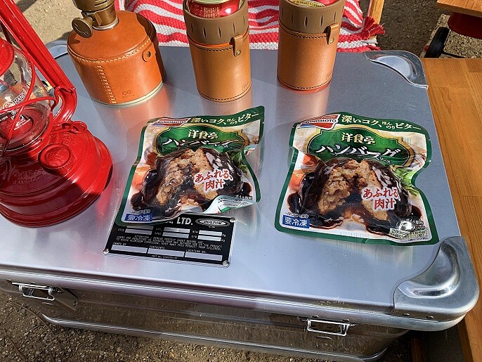 キャンプで食べる冷凍のハンバーグがかなりうまい 我が家はスキレットを使用 ｋｕｔｉｋｏｍｉ