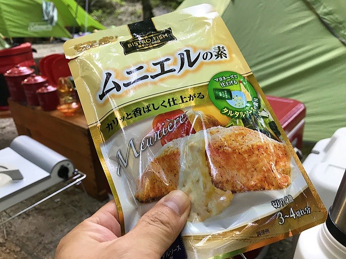 キャンプで鮭のムニエル モランボンのムニエルの素を使うと超簡単においしくできる ｋｕｔｉｋｏｍｉ