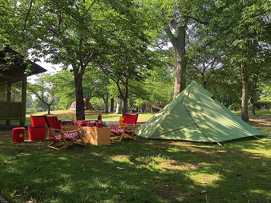夏のキャンプ ランタンの数は最低限で 暗い方がおすすめ ｋｕｔｉｋｏｍｉ