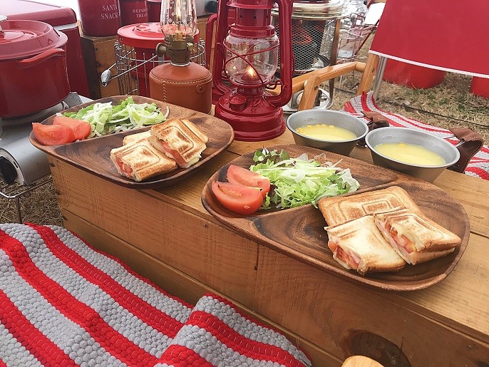 ホットサンドメーカーのダブルで肉まん キャンプの朝食におすすめ ｋｕｔｉｋｏｍｉ