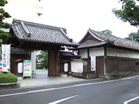 01山内家長屋min