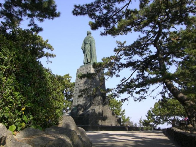 02龍馬像（２）mid