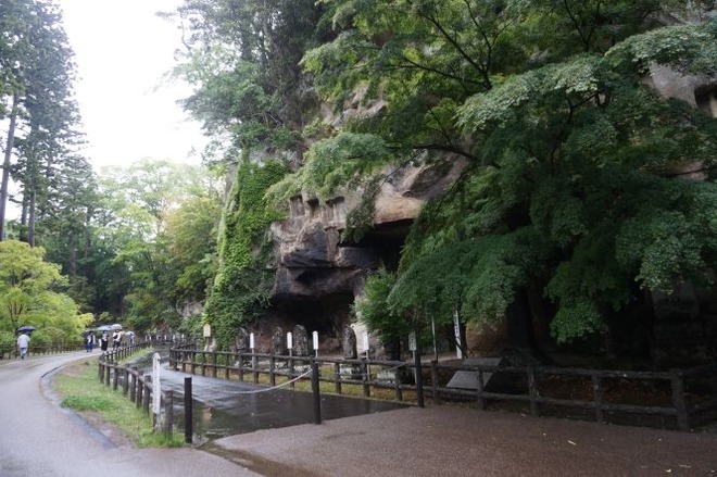 05洞窟遺跡群mid