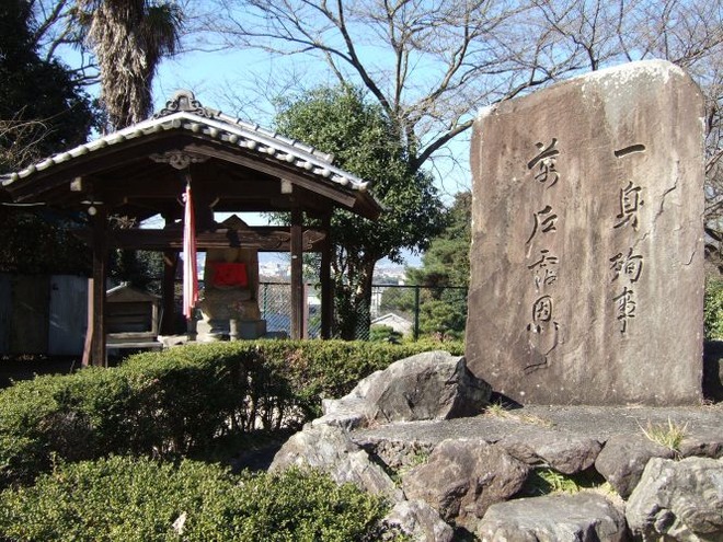 01義経地蔵mid
