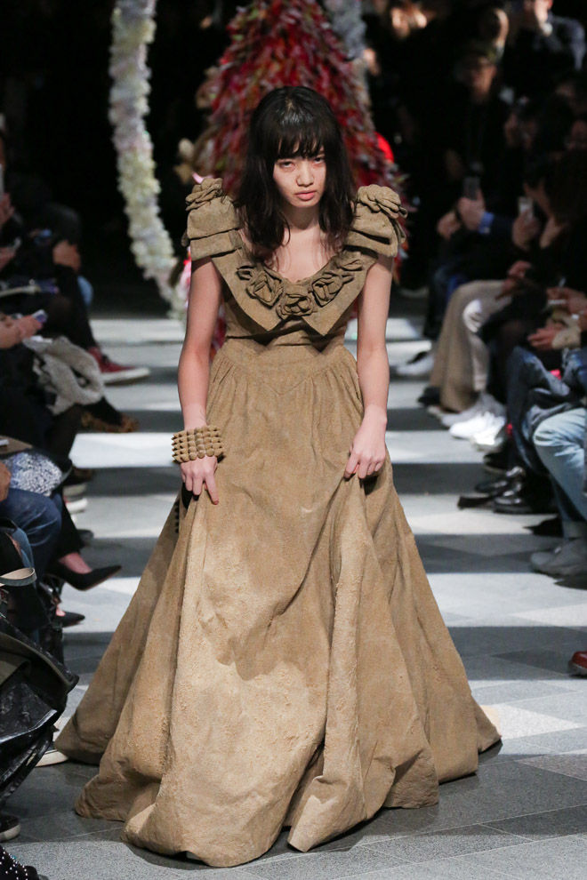 小松菜奈さんが着用した砂のドレスと同じ砂を使用 水木しげるロード 妖怪神社スタッフのブログ
