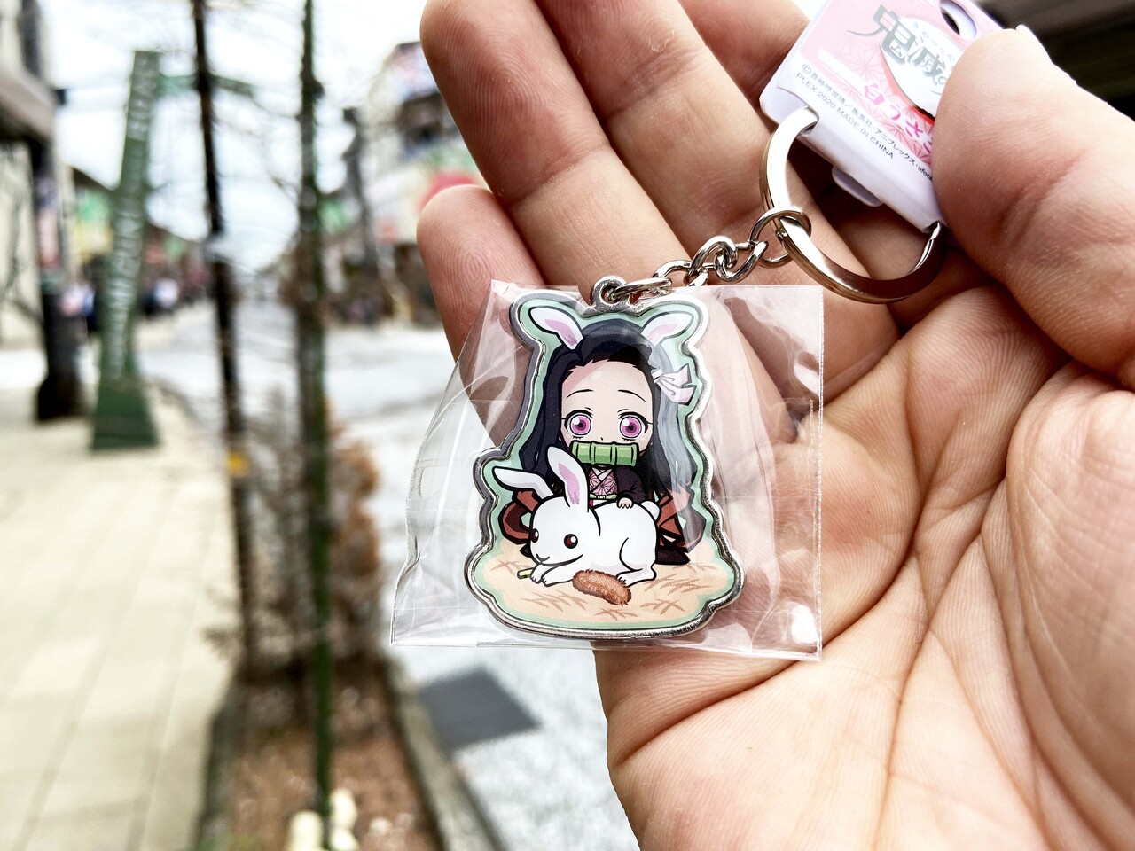 ご当地 鬼滅の刃 竈門禰豆子 白うさぎver メタルキーホルダー 水木しげるロード 妖怪神社スタッフのブログ
