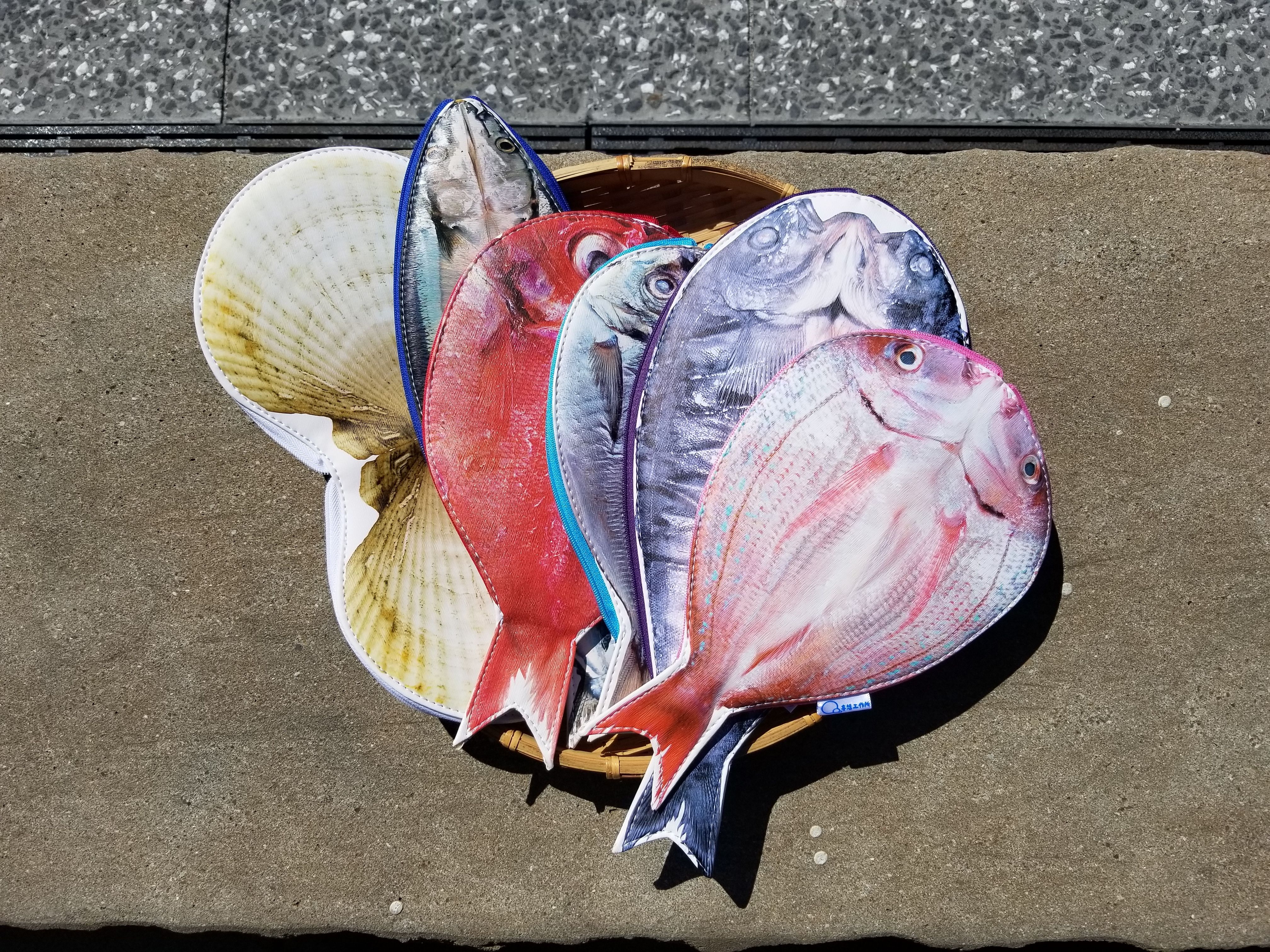 妄想工作所 お魚ケース各種が入荷しました 新作 ほたて が素晴らしい出来 水木しげるロード 妖怪神社スタッフのブログ 妄想工作所 お魚ケース各種が入荷しました 新作 ほたて が素晴らしい出来 水木しげるロード 妖怪神社スタッフのブログ