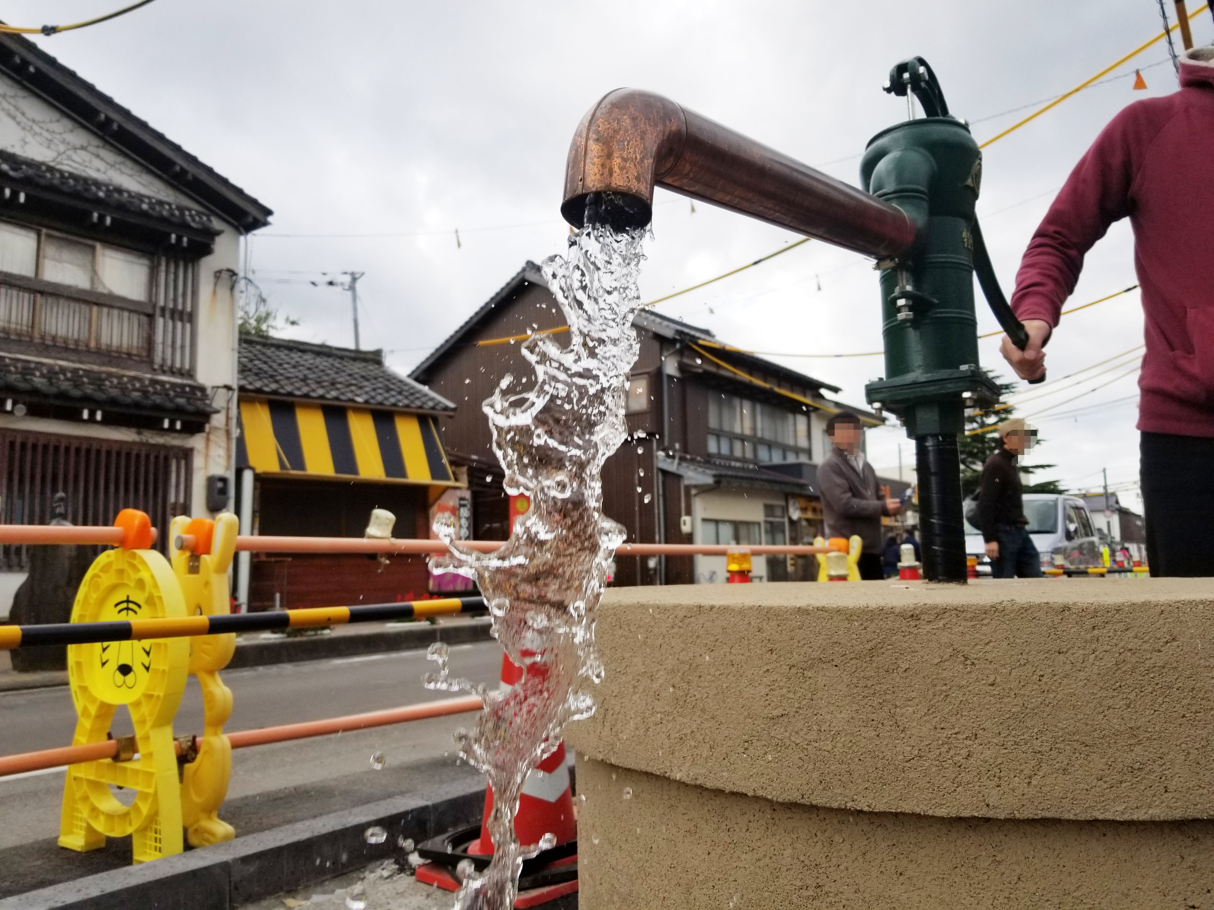 新規設置の井戸が遂に開放〜井戸の神もいる〜』@妖怪神社前 : 水木