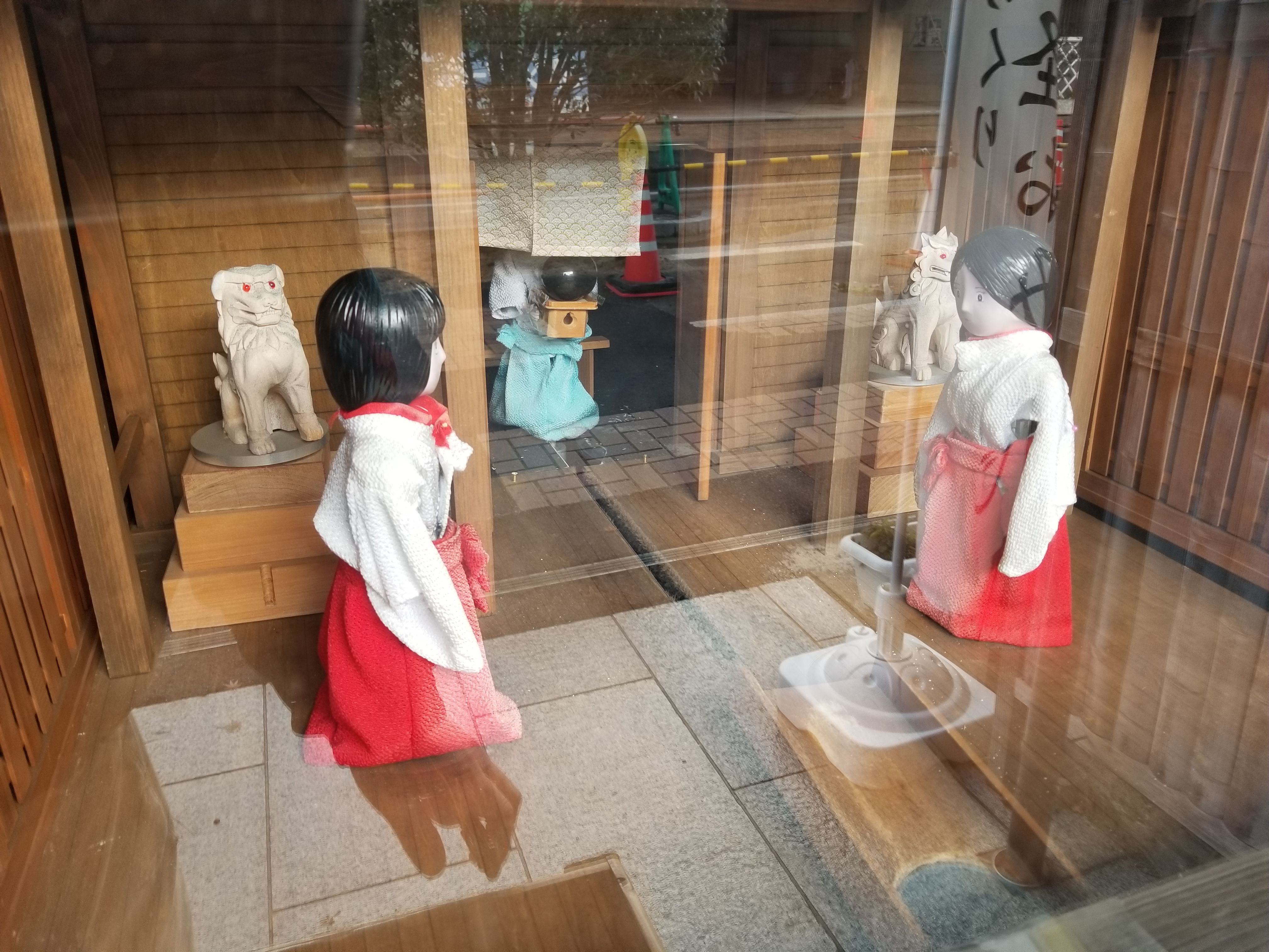 からくり妖怪おみくじ 神主と巫女の衣装を製作してみた 水木しげるロード 妖怪神社スタッフのブログ からくり妖怪おみくじ 神主と巫女の衣装を製作してみた 水木しげるロード 妖怪神社スタッフのブログ