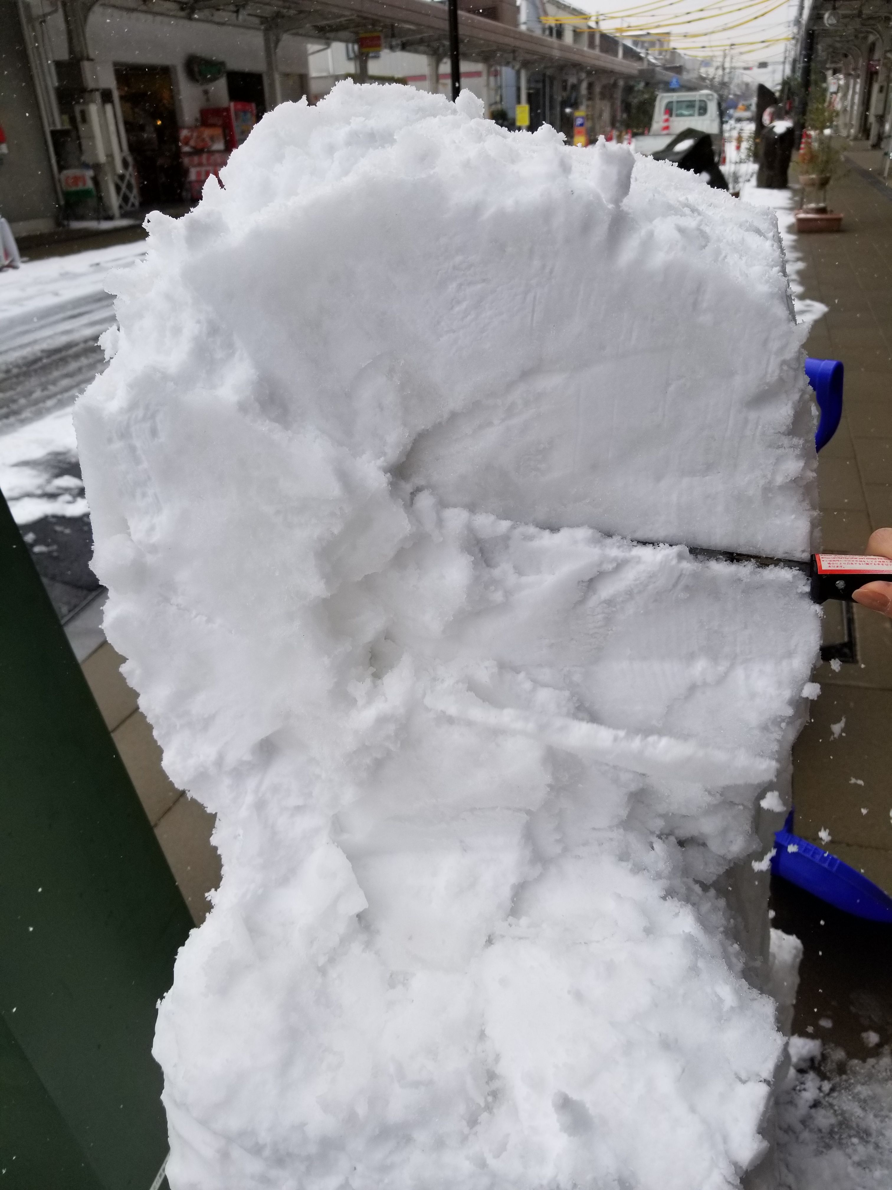 ねこ娘の雪像を作ってみた 画像あり 水木しげるロード 妖怪神社スタッフのブログ ねこ娘の雪像を作ってみた 画像あり 水木しげるロード 妖怪神社スタッフのブログ