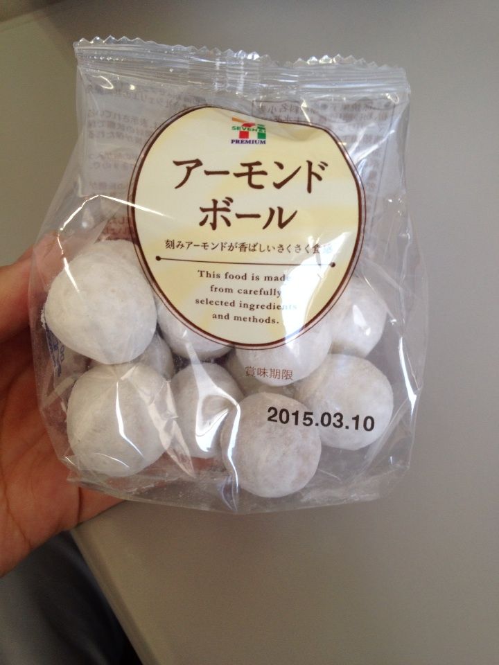セブンイレブン アーモンドボール こんな物買ってみた 市販の食べ物レビュー