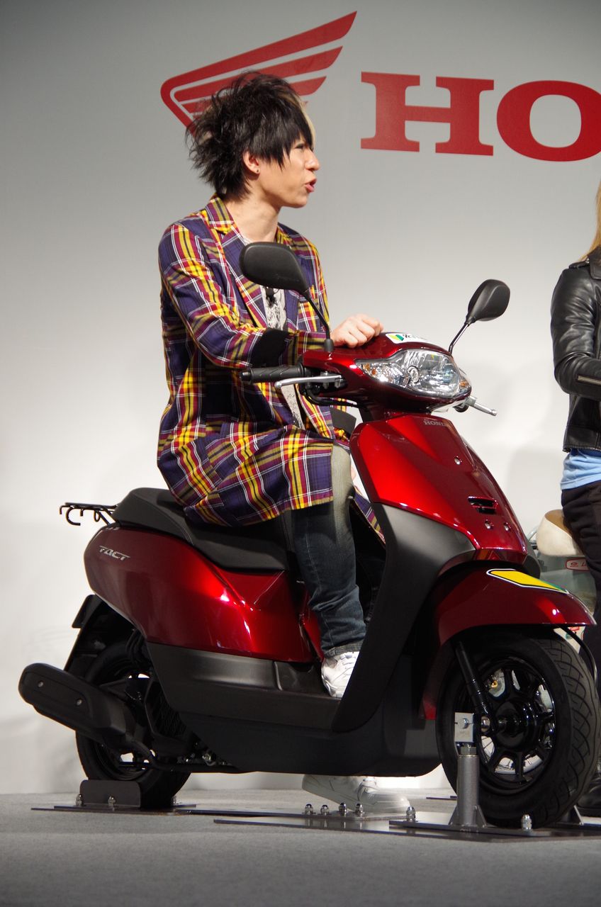 ホンダの新cmキャラクターにゴールデンボンバー ヤングマシン編集部バイクブログ