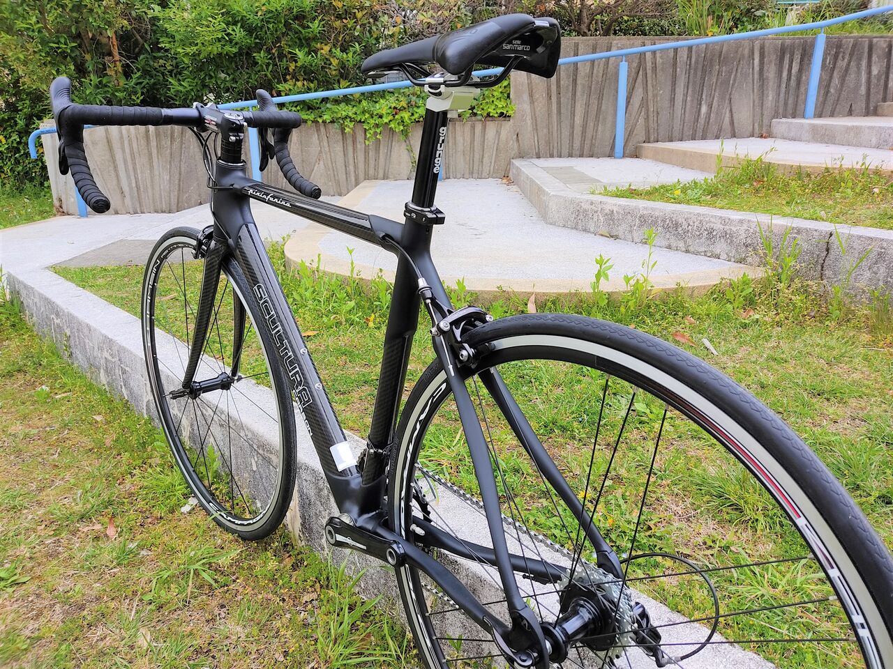 ロードバイク : bicycle shop 秘密基地 へようこそ