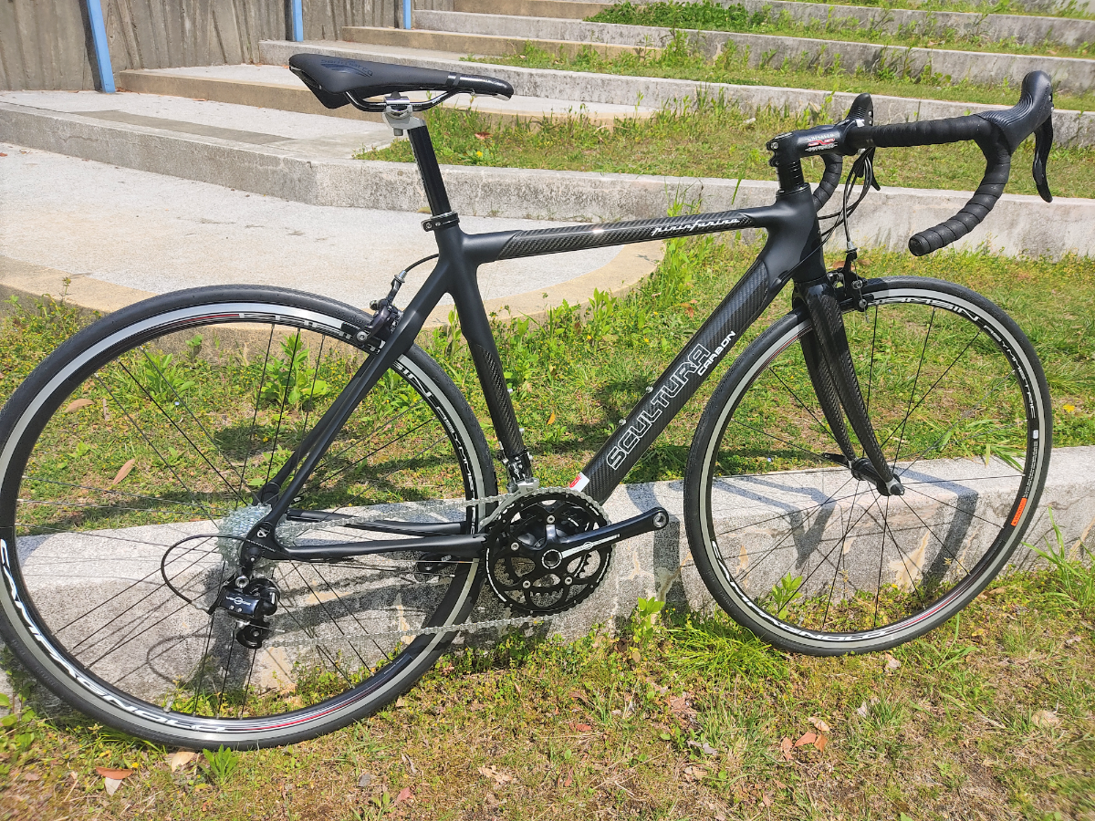ロードバイク : bicycle shop 秘密基地 へようこそ