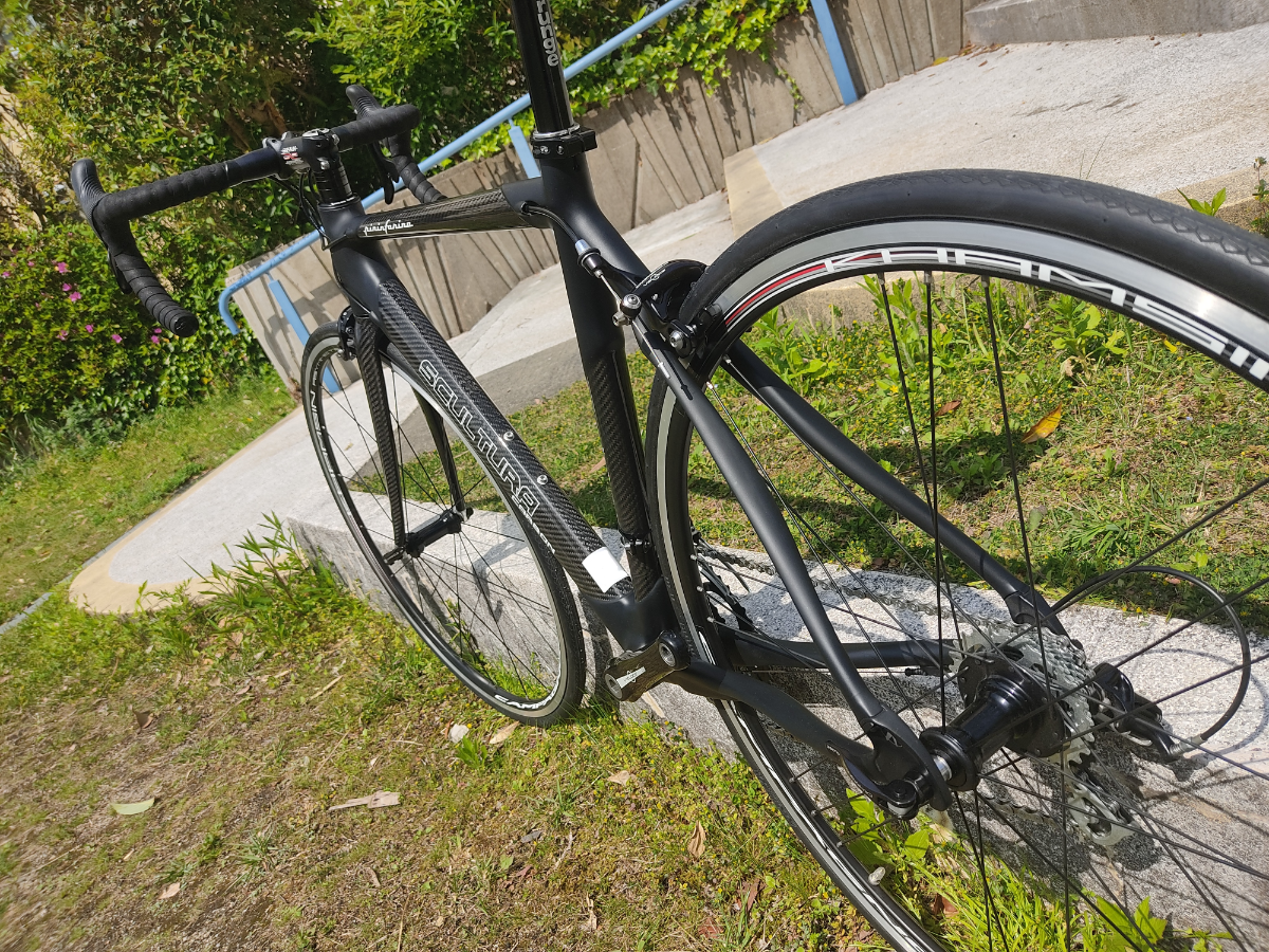 ロードバイク : bicycle shop 秘密基地 へようこそ