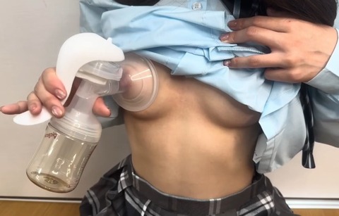 搾乳エロ動画貧乳