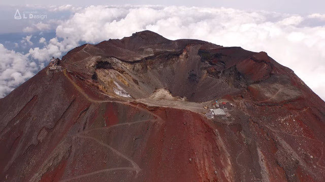 至近距離から遠くから、富士山を高画質でドローン撮影した映像