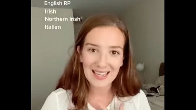 英語の方言。さまざまな地域や国のなまりを使い分けて英語を話すお姉さん